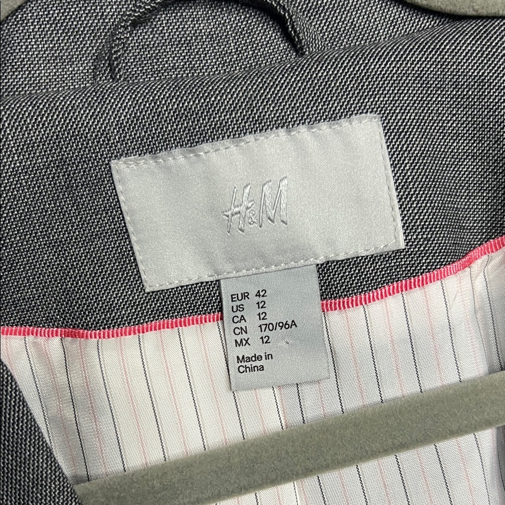 H&M Women’s Classic Gray Blazer - Picture 2 of 9